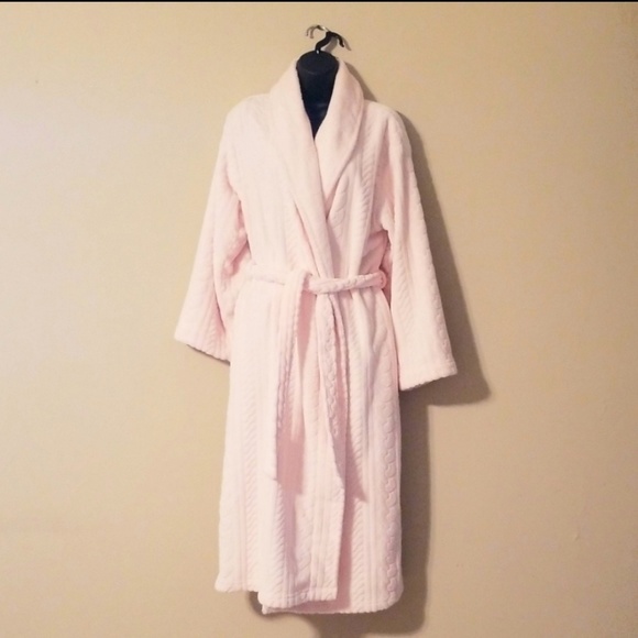 Kenneth Cole Reaction Other - Luxurious Kenneth Cole Reaction Pink Robe, S/M